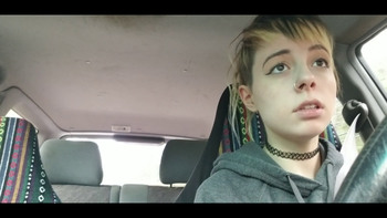 Contratame para chuparte la verga así como lo hago con esta chupeta