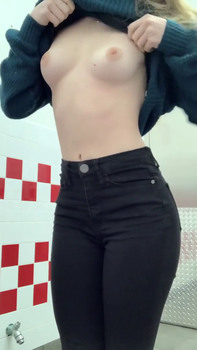 blonde stripper twerks naked