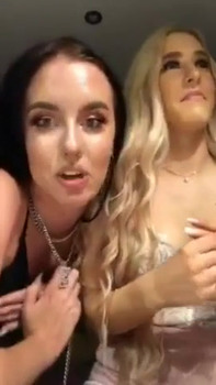 Omegle girl rubs her pussy and squirts in the bath - Omegle Videos