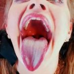 Teen girl Masturbating in front of camera - Omegle Videos