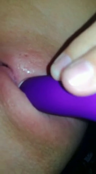 woman wiggles her belly - Omegle Videos and Stickam Girls