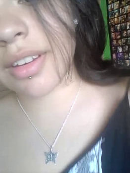 Mi hermanastra me pide que la ponga a 4 en el sillón - Omegle Girls