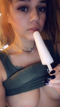 White kiwi Skype girl masturbating hard wet juicy sexy pussy