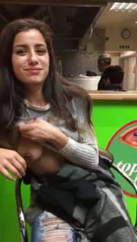 My naked girlfriend in bed - Stickam Videos