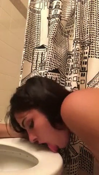 Amateur Patreon teen rubbing her tight pussy until she comes hard