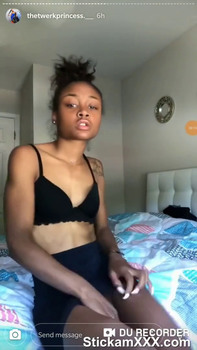 Playing with her delicious pussy - Omegle Videos