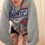 Stickam College Girl Shakes her Ass and Teases with Vibrator until She Cums
