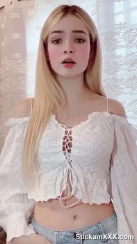 Pretty pussy to tight for big toy - Snapchat Girls