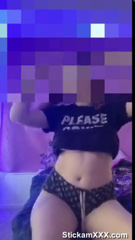 Big butt squatting on thick dildo - Stickam Videos