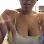 Playing with my tight with pussy watch me cum - Omegle Videos