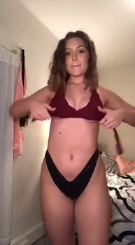 College Stickam slut fingering her pussy and playing with a pink toy