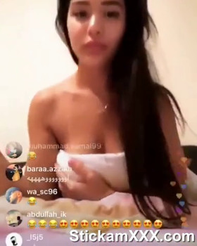 Spreding pussy and legs masturbation - Skype Porn