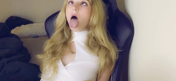 Foxy Di OnlyFans masturbates while watching porn - Intense orgasm - OnlyFans Porn