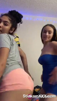 A Omegle little clit rubbing and gentle nipple teasing makes me orgasm fast