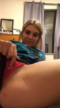 I Snapchat masturbate her wet pussy to a real female orgasm outdoor with a vibrator