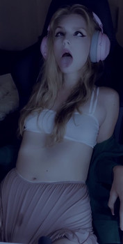 Amateur Bigo Babe Fingers her Pussy Till She Cums - Bigo Girls