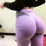 Camgirl spanks her ass red and fucks huge dildos - Bigo Girls