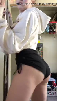 I walk through the park and turned into bushes for orgasm