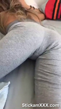 PEACHES PARADISE: SCHOOL GIRL SHOWS PUSSY - Snapchat Girls