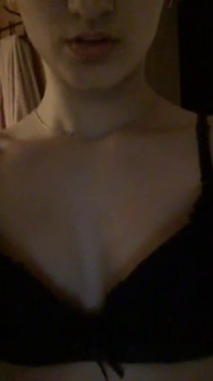 Cute young Ashley talks dirty to the camera - Stickam Videos