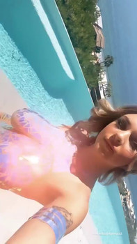 A beer bottle instead of a hard dick - Omegle Girls