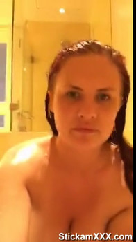 Skype Girl played with a small toy, cum twice, visible orgasm