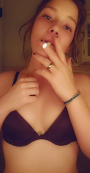 Fit girl showing perfect tits and stomach - Snapchat Girls
