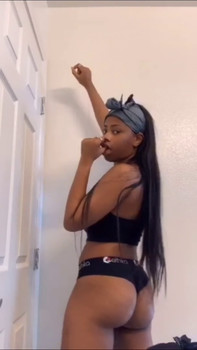 Freaky Girl Fingers Herself In Gas Station - Stickam Videos