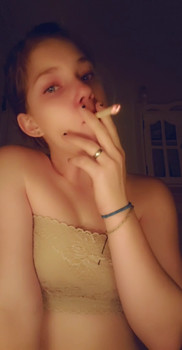 Pusicam Sexy mollige Brünette zeigt ihren nackten Körper - Patreon Girls