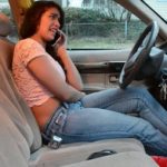 Bigo Teen mit großem Arsch Victoria lutscht Dildo am Spiegel - Bigo Girls