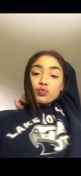 TEEN PLAYS WITH PUSSY TO FIRST SQUIRT AND CUM - Omegle Girls