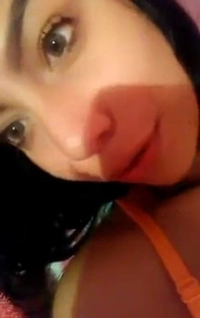 Come watch me play with my juicy pussy