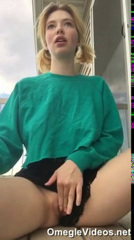 Omegle Porn Gf get naked at public beach