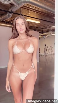 Watch me Omegle fuck myself with my vibrating dildo in the tub