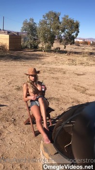 While there is no one at home - Patreon Girls