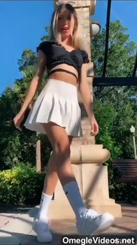 Omegle teen body close up toying wet pussy seduces me