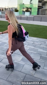 OnlyFans Porn Blonde Loves to Play Her Vibrator