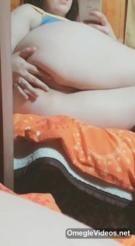 Omegle Girl pissing and playing in the night club toilet