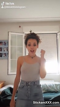 NAIVE TEEN PLAYS WITH BODY Snapchat Girls