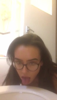 Snapchat Teen Squirting While Hiding in Closet