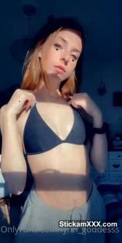 Naughty OnlyFans catgirl pleasures herself