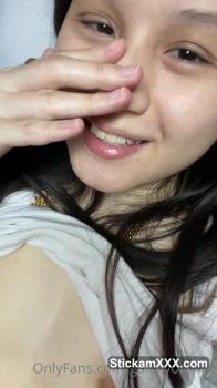 Omegle Paulina 18 fingers her pussy solo