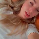 Omegle girl keeps flashing her tits and ass on Omegle Live