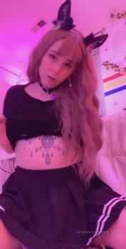 X-ray scan through her clothes and see her ‘Jiggle jiggle’ boobs in this Omegle vid