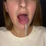 Omegle Slut gets off in public park