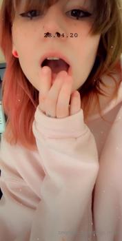 I cum on a horny Stickam slut