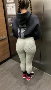 Kitty Cathy B fucks her heels