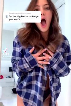 18 years Stickam girl masturbating with electric toothbrash