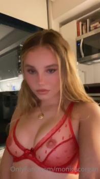 Omegle thot with hairy pussy loves masturbating with a small dildo