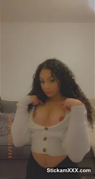 Nude Omegle ‘Go Bad Bitch’ dance in the shower